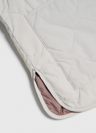 Легкая стеганая утепленная куртка