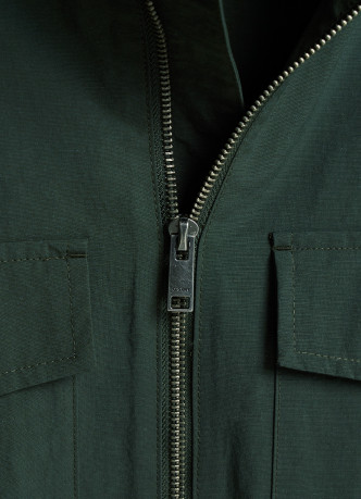 Куртка с накладными карманами