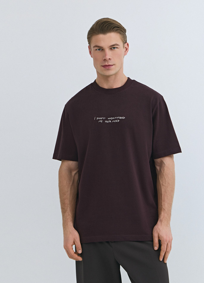 Футболка с текстовой вышивкой