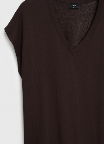 Футболка с V-образным вырезом