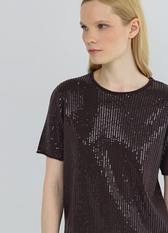 Джемпер с пайетками и коротким рукавом