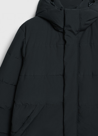 Удлинённая утеплённая куртка с капюшоном
