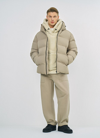 Утеплённая куртка с капюшоном и бесшовной стёжкой