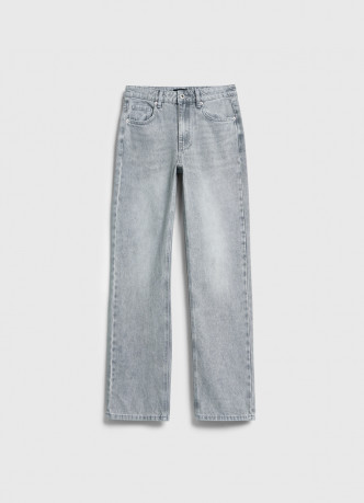 Прямые джинсы с высокой посадкой