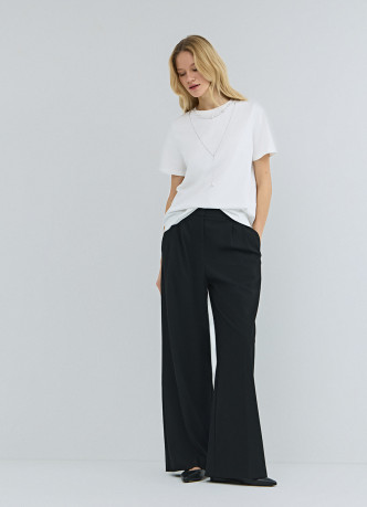 Футболка с ожерельем