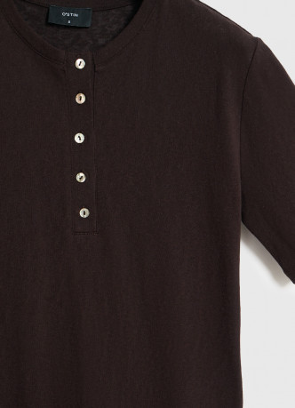 Футболка с вырезом "Хенли"