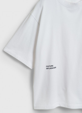 Объёмная футболка с принтом