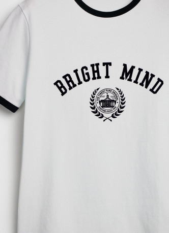 Футболка с контрастной отделкой