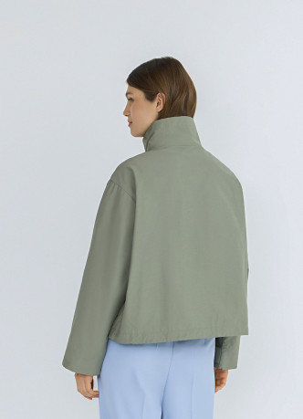 Лёгкая куртка с воротником-стойкой