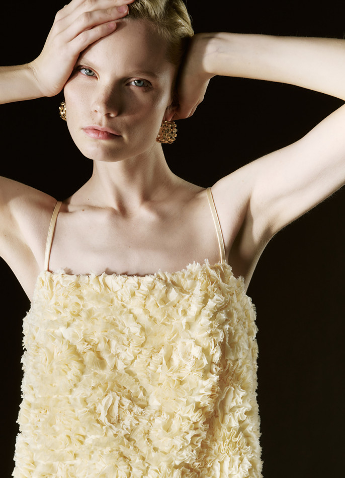 Фактурный топ на бретелях