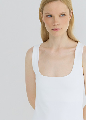 Топ с широкими бретелями