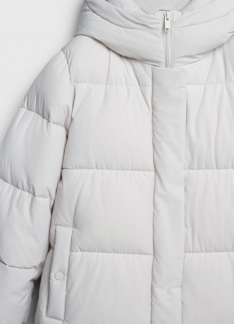 Длинный стёганый пуховик с капюшоном