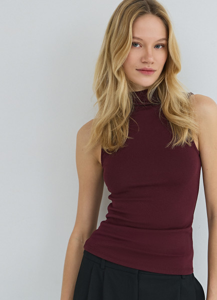 Топ из хлопка и модала с воротником-стойкой Фиолетовый 1399₽