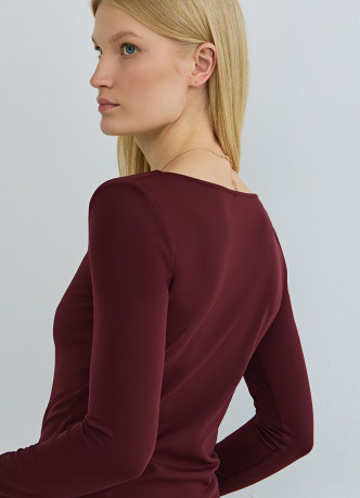 Лонгслив с квадратным вырезом