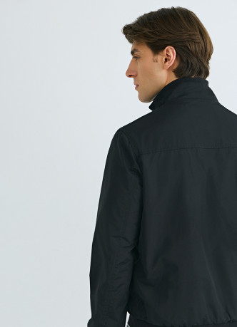 Бомбер с контрастными деталями