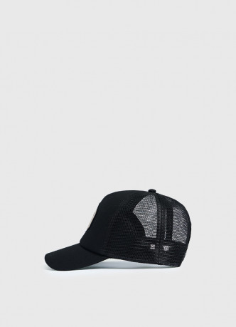 Бейсболка с патчем и сеткой