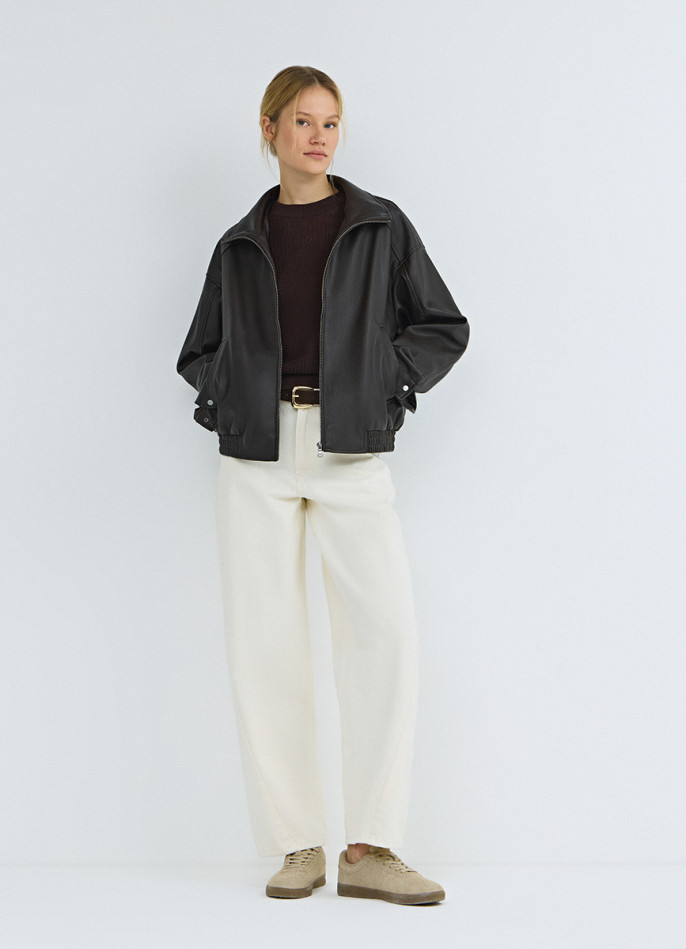 Легкая куртка из искусственной кожи