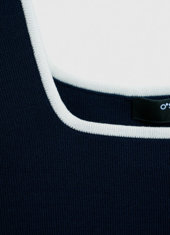 Трикотажный топ с контрастной отделкой