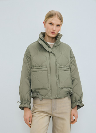 Утеплённая короткая куртка