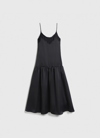 Платье с расклёшенной юбкой и кружевом