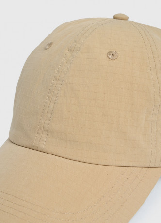 Бейсболка из прочной ткани