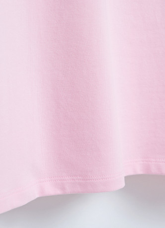 Футболка со спущенным плечом