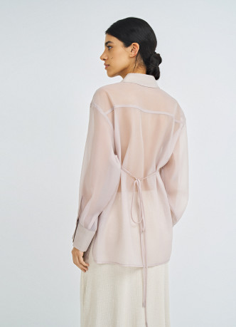 Полупрозрачная блузка из органзы с тонким поясом