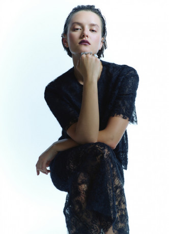 Полупрозрачная ажурная юбка миди