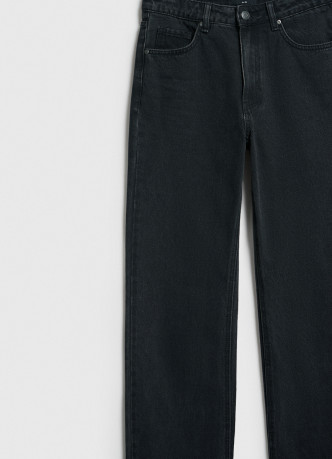 Прямые джинсы с высокой посадкой