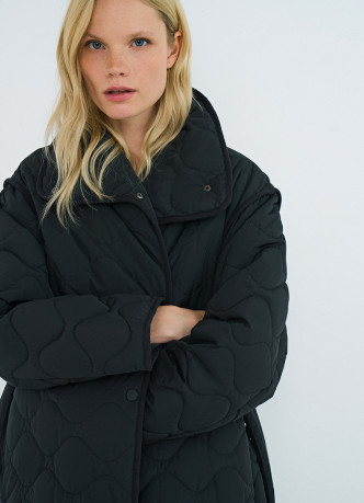 Длинное стёганое пальто с поясом