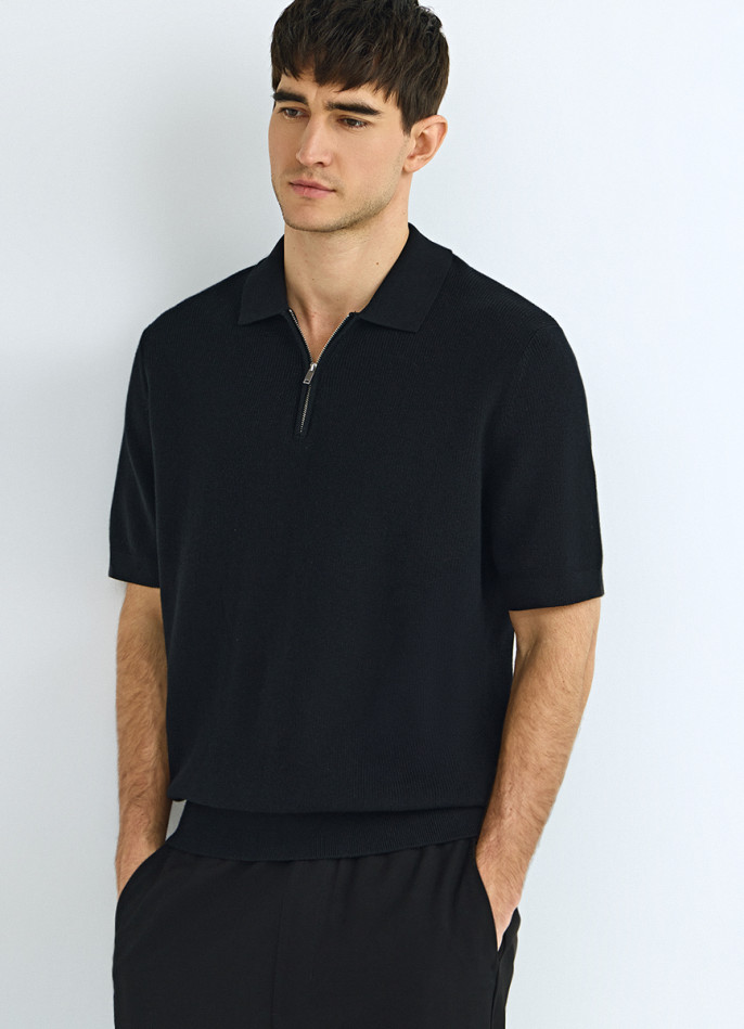 Поло из текстурной ткани с молнией