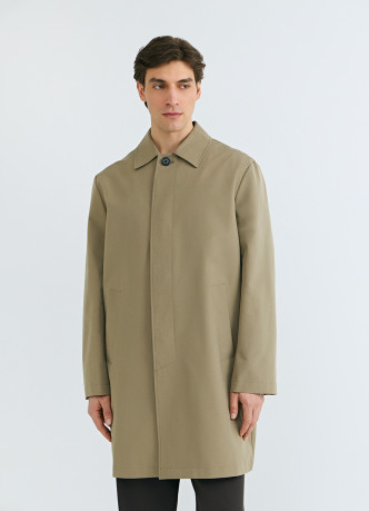 Плащ на пуговицах