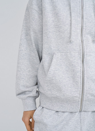 Толстовка на молнии с вышивкой