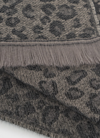 Жаккардовый шарф с леопардовым узором