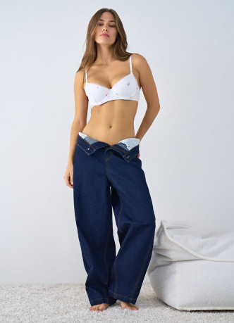 Бюстгальтер с формованными чашками