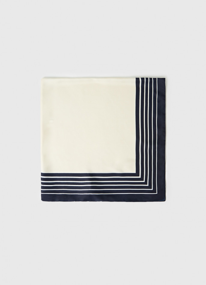 Платок с контрастным контуром