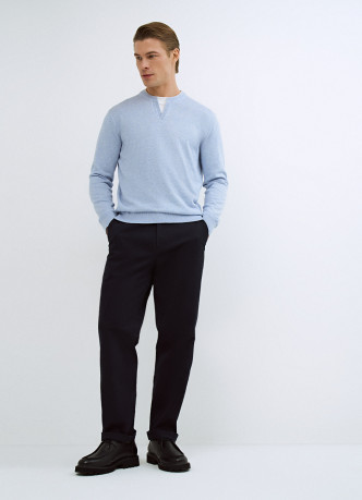 Джемпер с V-вырезом