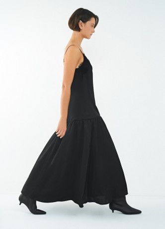 Платье с расклёшенной юбкой и кружевом