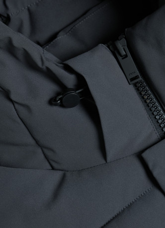 Утеплённая куртка с капюшоном