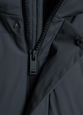 Утеплённая куртка с капюшоном