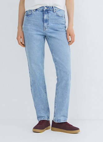 Прямые джинсы со средней посадкой
