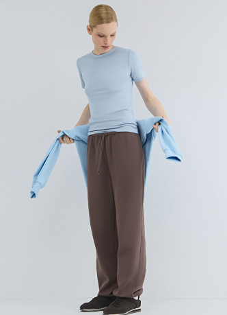 Приталенная футболка в рубчик