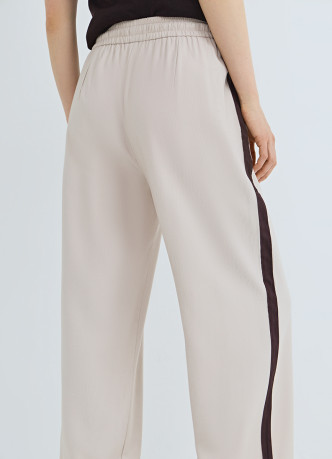 Прямые брюки с лампасами