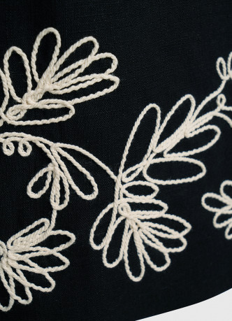 Брюки из вискозы и льна с вышивкой