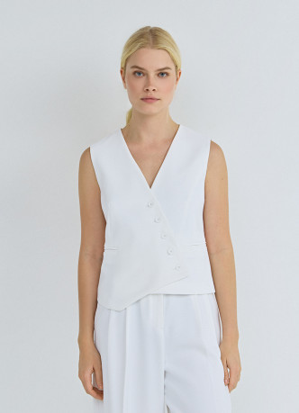 Жилет с ассиметричной застёжкой на пуговицы