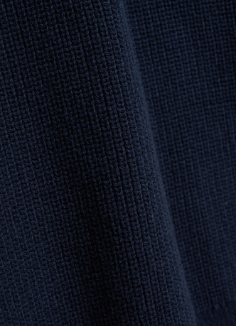 Вязаный жилет