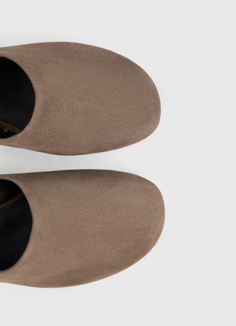 Замшевые мюли на каблуке