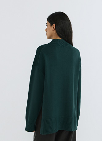 Объёмный джемпер с воротником-стойкой