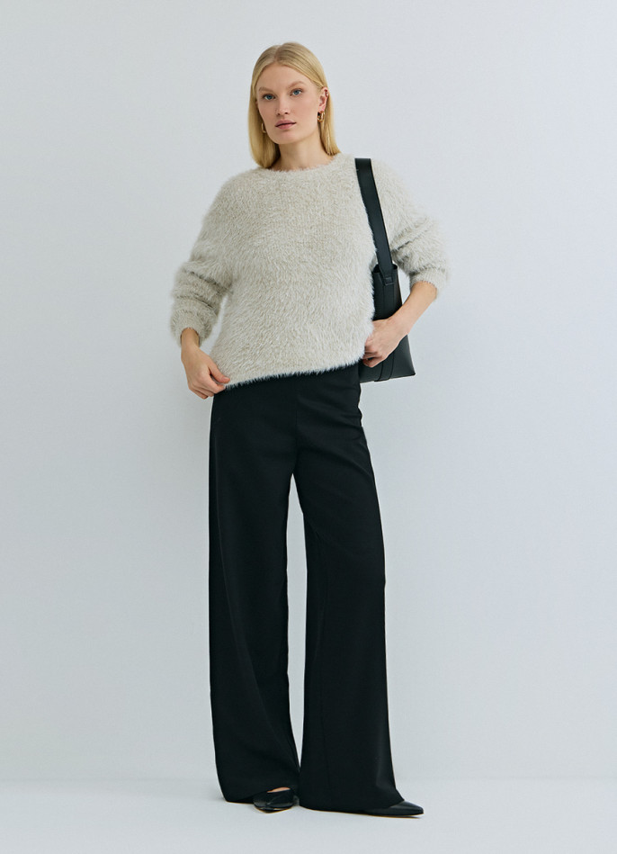 Пушистый блестящий джемпер