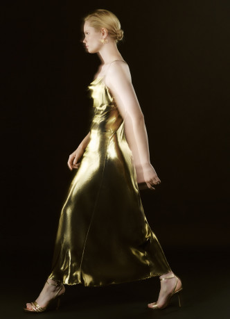 Платье из ткани с эффектом жидкого золота